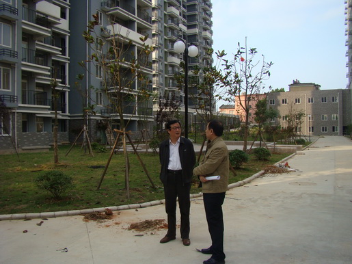 董事長調(diào)研城區(qū)老舊小區(qū)管道燃?xì)馀涮坠ぷ?>                            <div   id="plz3p9n9ntz"   class="con">
                                <span id="plz3p9n9ntz"    class="title">董事長調(diào)研城區(qū)老舊小區(qū)管道燃?xì)馀涮坠ぷ?/span>
                                <p class="des">&nbsp;

	近日，公司黨委書記、董事長潘炳應(yīng)先后深入渡江路沿街樓棟、百圣花苑、同慶北苑、錦都商城、古樹新村、馬山公寓等26處前期開發(fā)未“三同時”配套管道燃?xì)獾某菂^(qū)老舊小區(qū)（樓棟），實地考察、調(diào)研公司老舊小區(qū)氣化工作推進(jìn)情況。


	每到一處，潘炳應(yīng)都細(xì)致查看小區(qū)周邊管網(wǎng)配套條件，詳細(xì)了解氣化工作實際困難，并認(rèn)真傾聽小區(qū)居民對公司配套管道燃?xì)獾囊庖姾徒ㄗh。對于老舊小區(qū)氣化工作，潘炳應(yīng)...</p>
                            </div>
                            <div   id="plz3p9n9ntz"   class="time">
                                <span id="plz3p9n9ntz"    class="day">05</span>
                                <span id="plz3p9n9ntz"    class="year-month">2014-05</span>
                            </div>
                        </a>
                    </li>
                                        <li>
                        <a href="show.php?Id=218" target="_blank">
                            <img src=